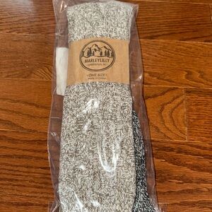 Marleylilly Women's Gray Knit Socks